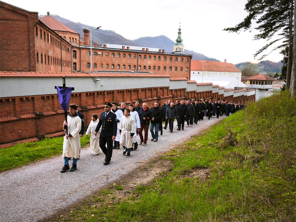 Biskup Radoš predvodio Stepinčev križni put na Cvjetnicu u Lepoglavi